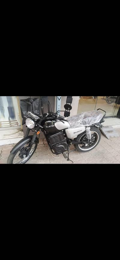 Velocity vlektra 180 EV brand new condition 3 months phle li he max 70