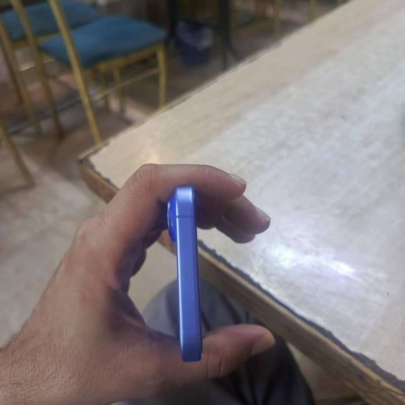 Apple iPhone 16 3
