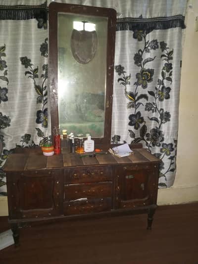 Dressing table