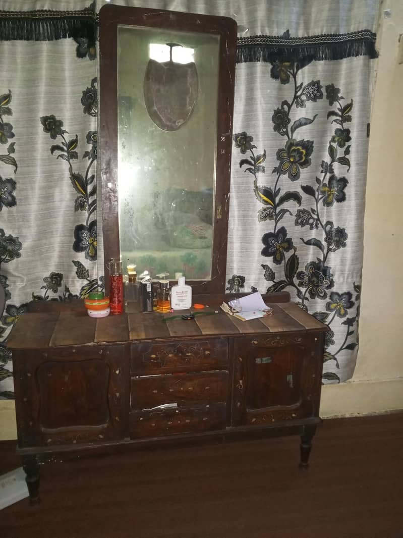Dressing table 0