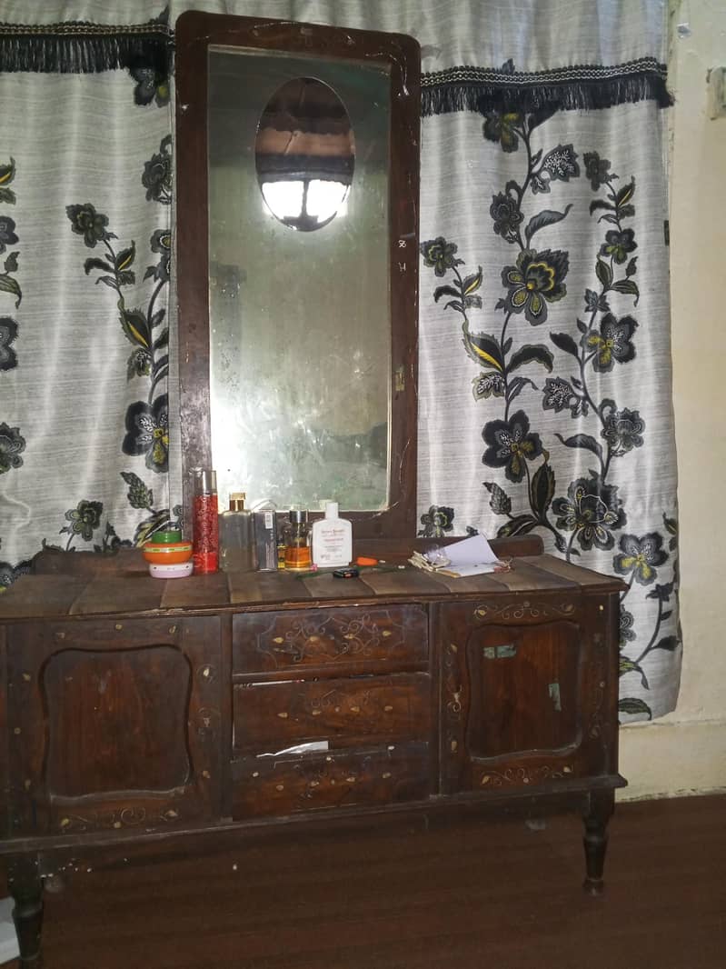 Dressing table 1