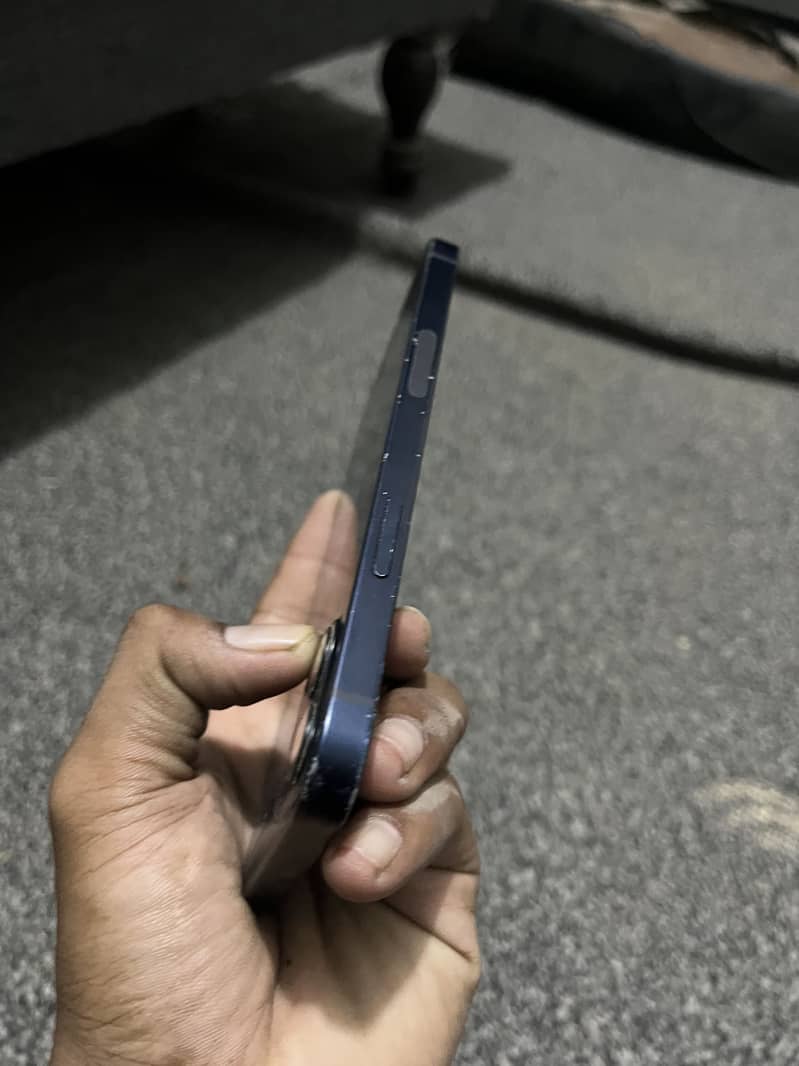 Apple iPhone 12 1