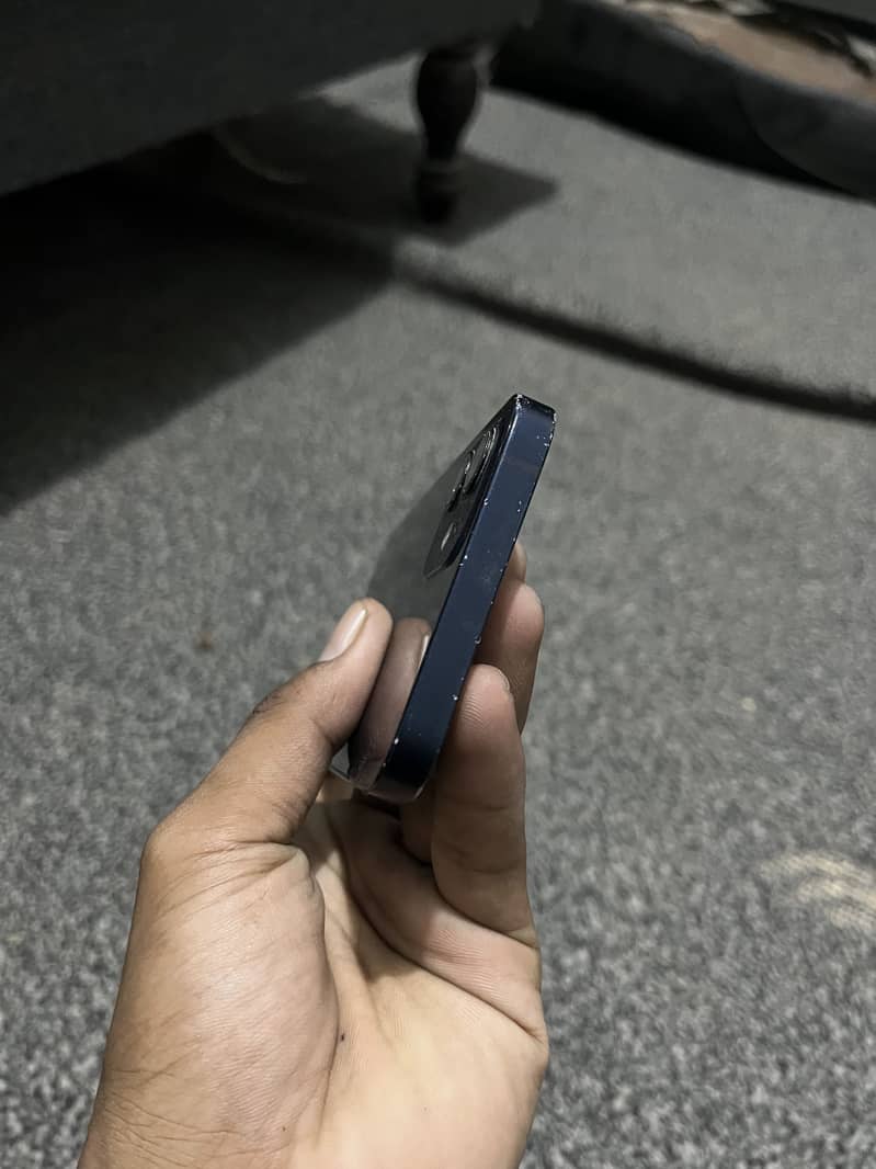 Apple iPhone 12 2