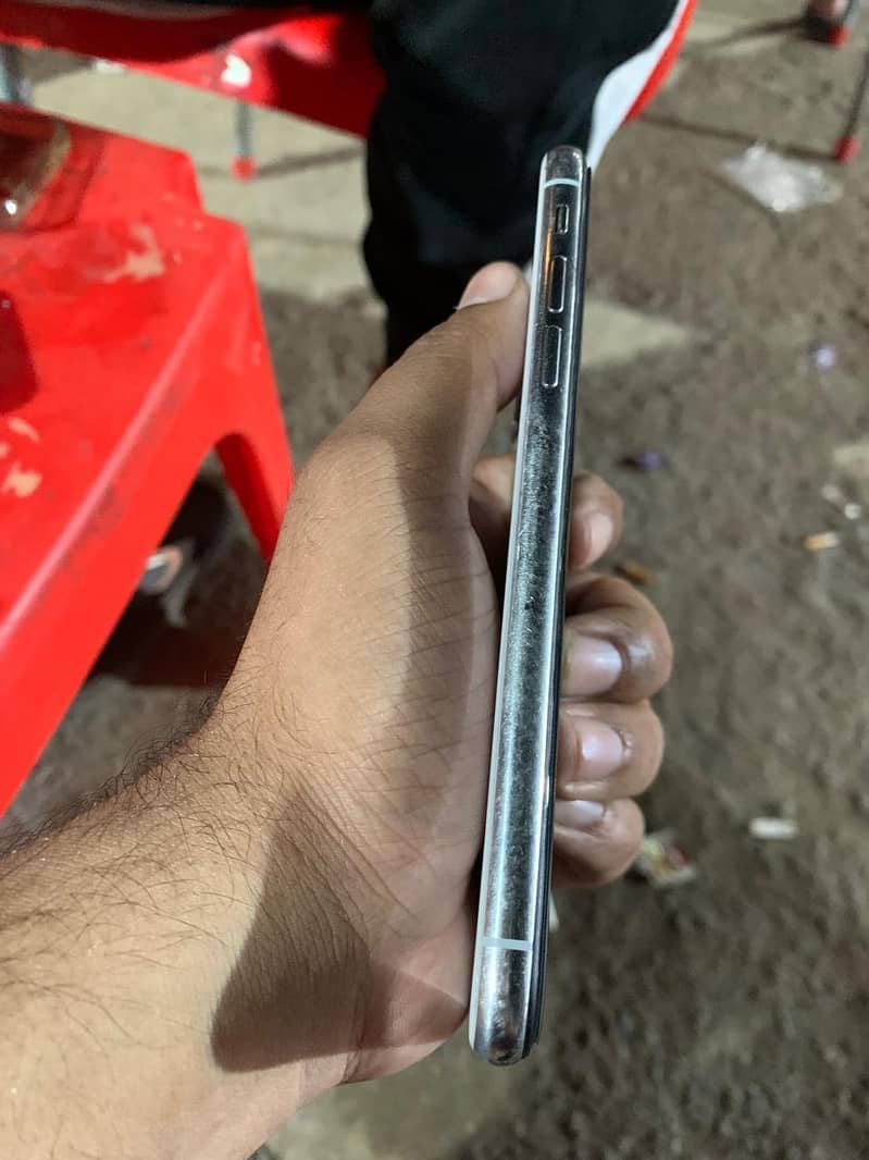Apple iPhone X 3