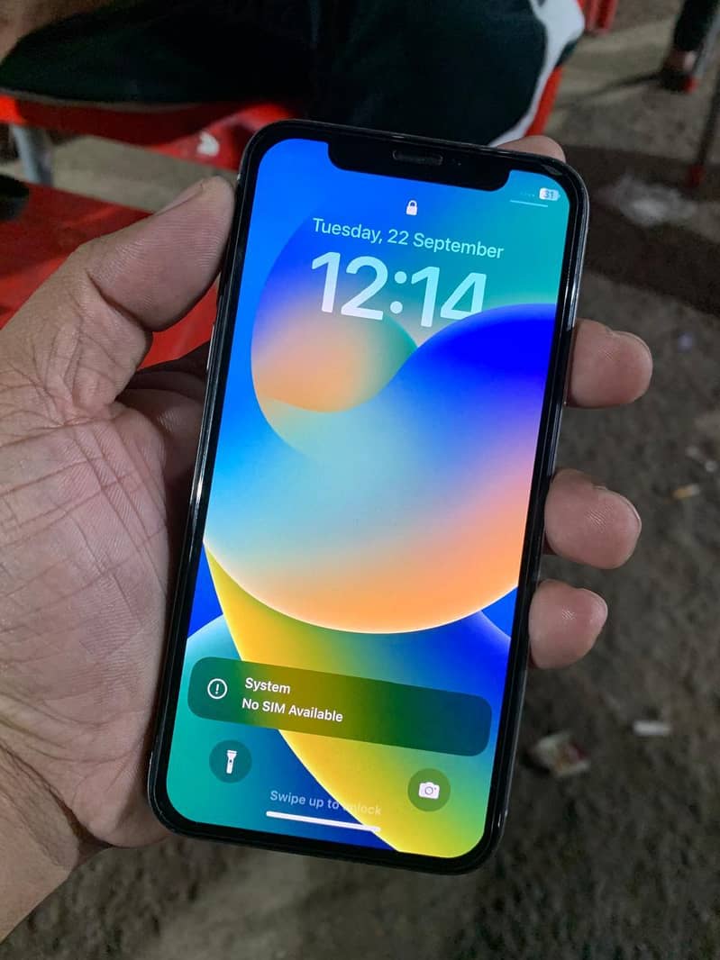 Apple iPhone X 4
