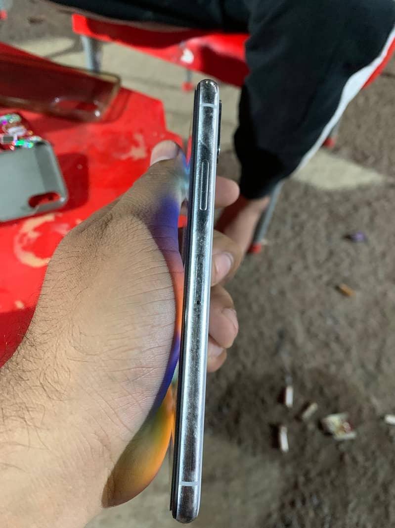Apple iPhone X 5