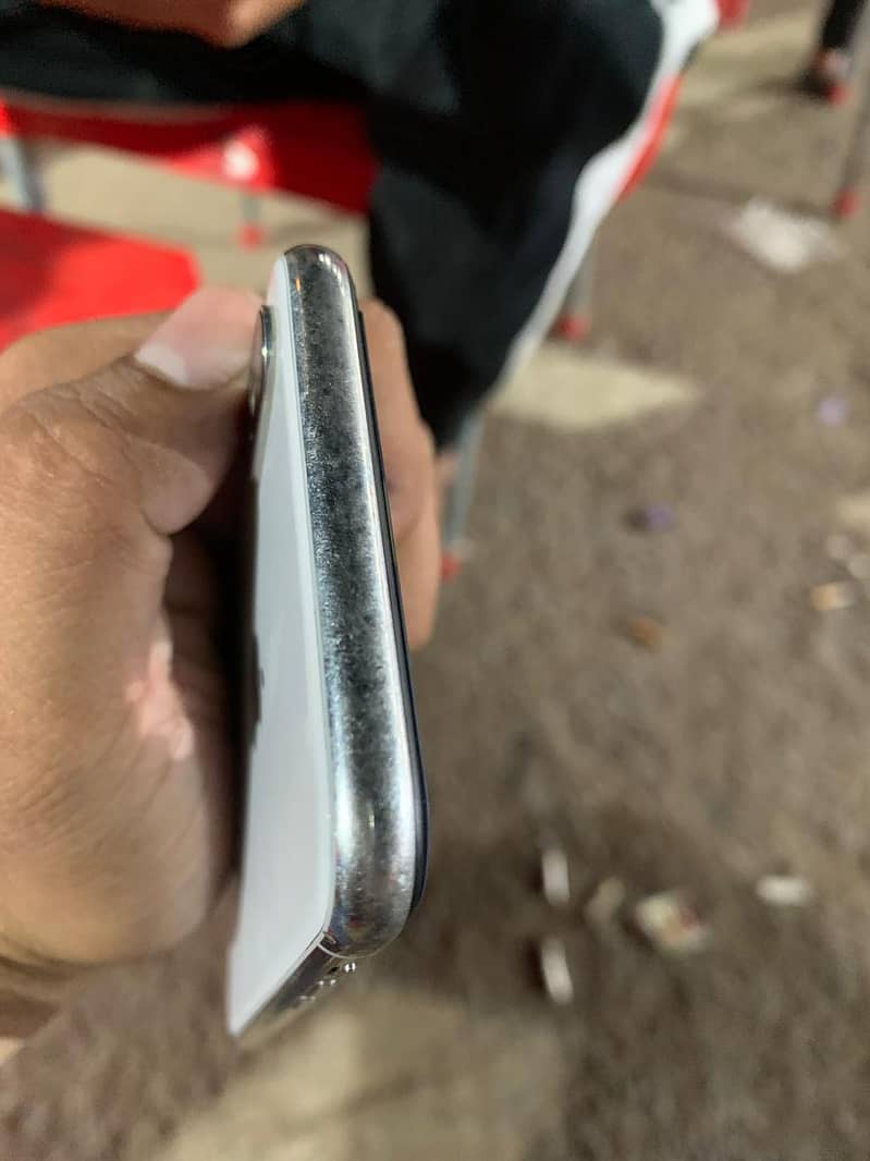 Apple iPhone X 6