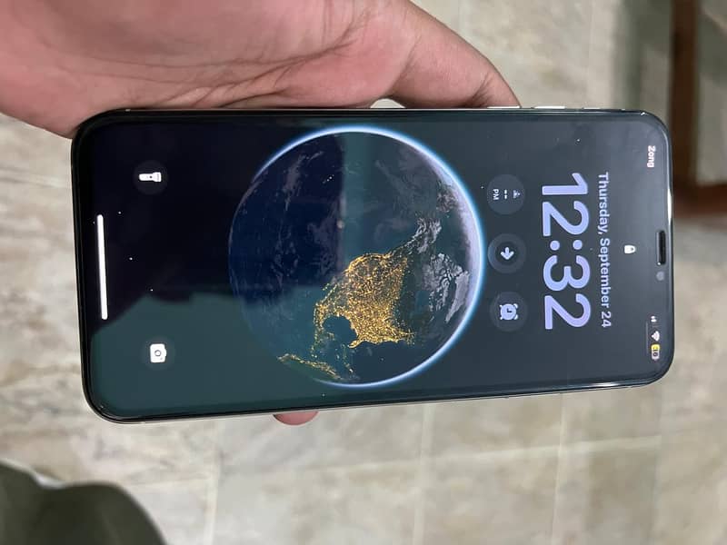 Apple iPhone XS Max 5