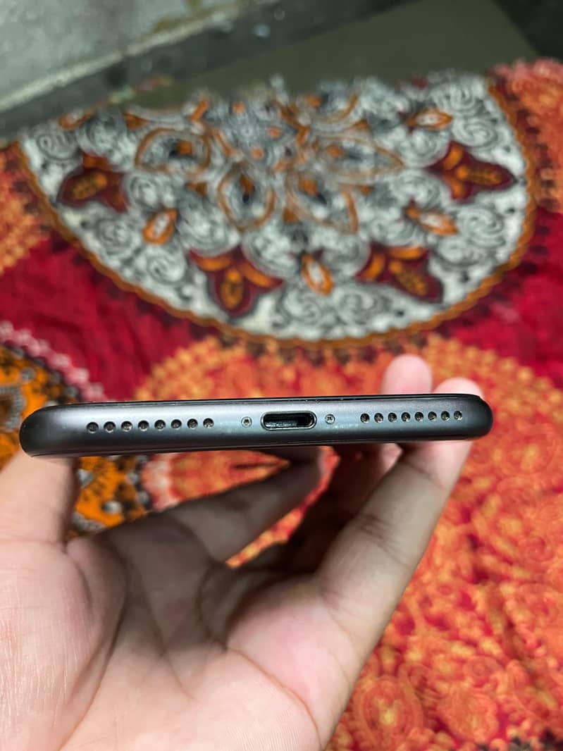 Apple iPhone 8 Plus 1
