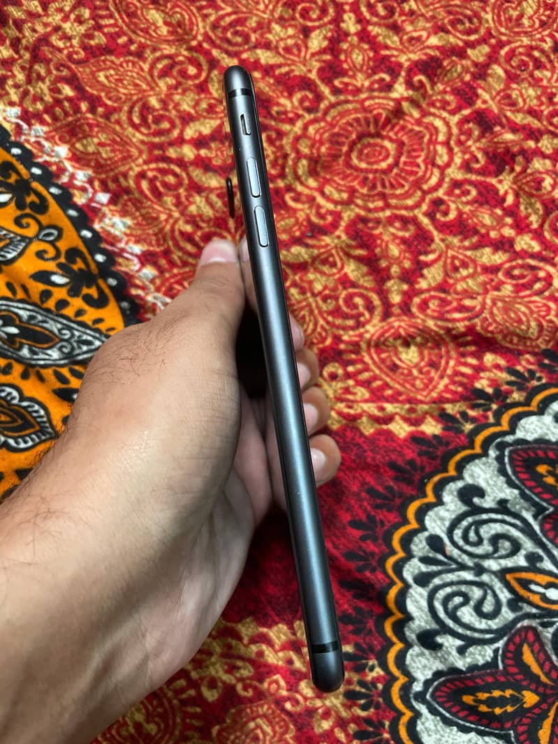 Apple iPhone 8 Plus 4