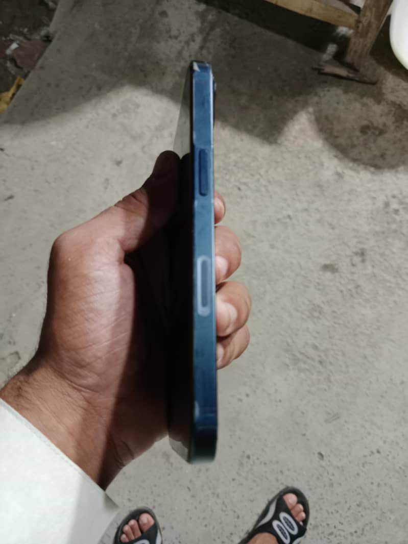 Apple iPhone 13 2