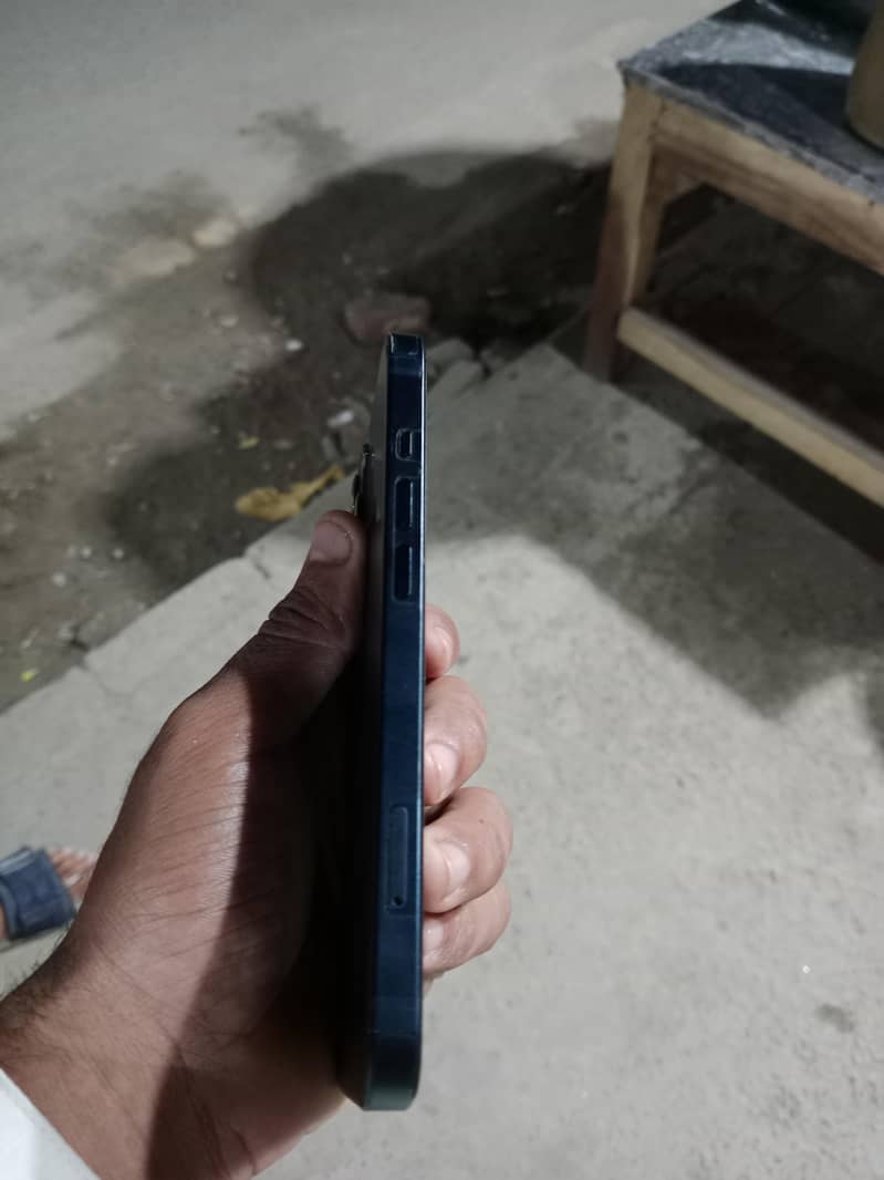 Apple iPhone 13 3