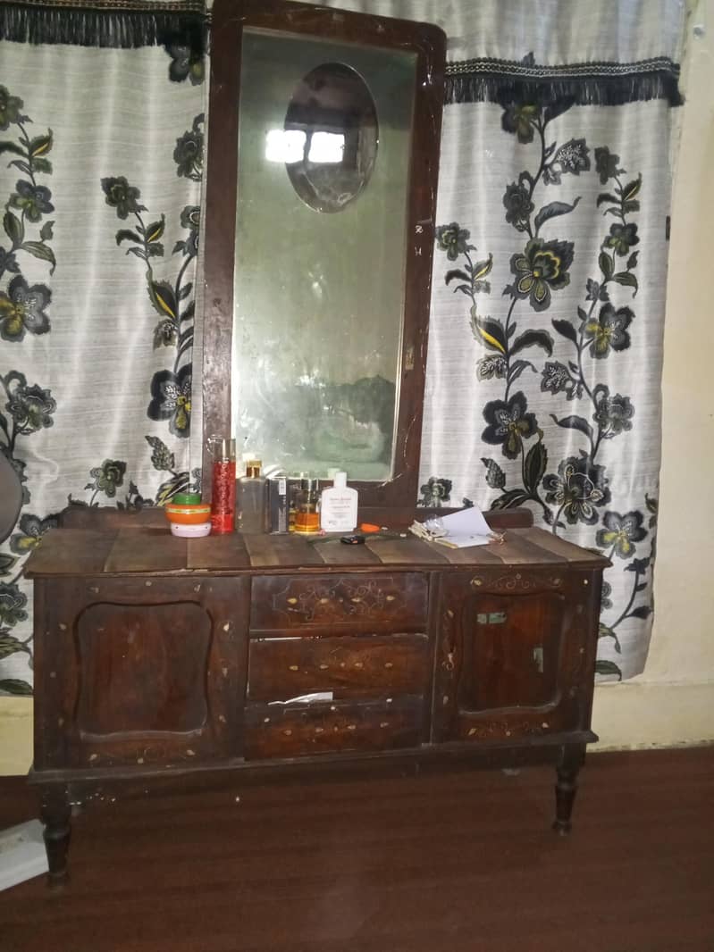 Dressing table 0
