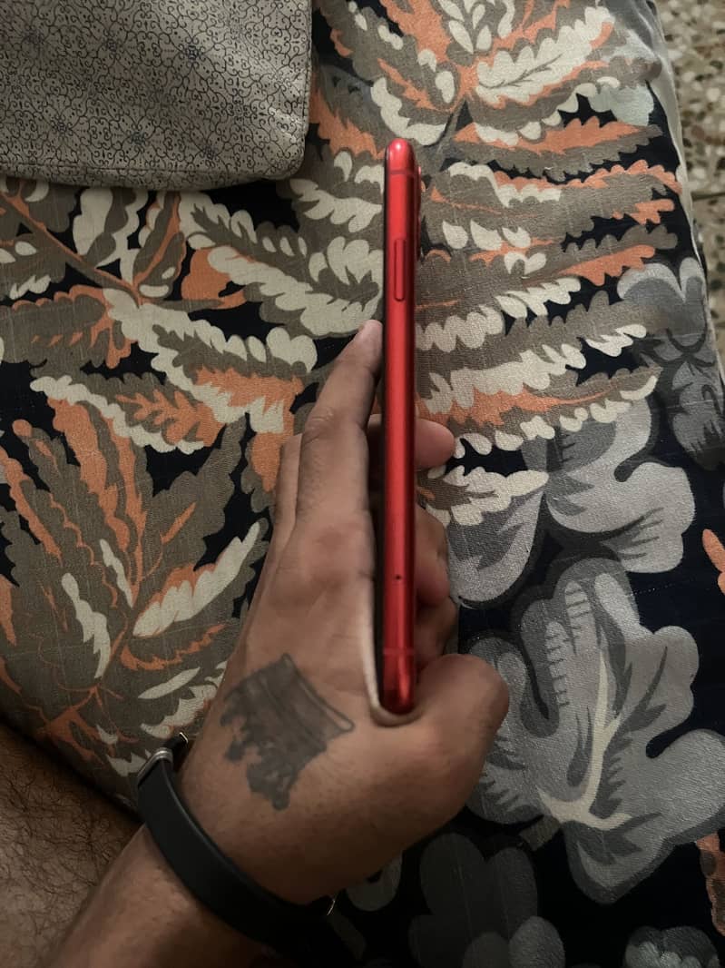 Apple iPhone 11 4