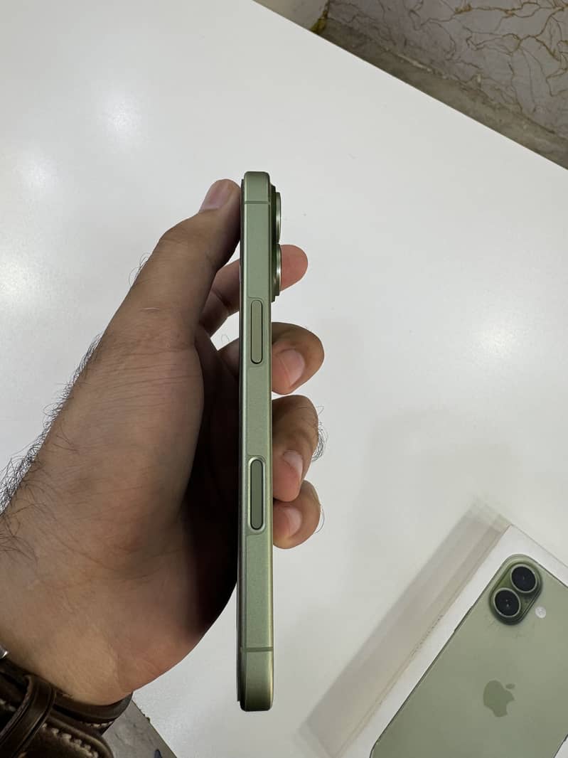 Apple iPhone 17 6