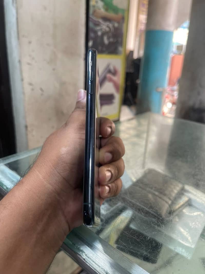 Apple iPhone 11 Pro Max 3