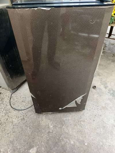 pel room Refrigerator total orignal 1 year use  contact 03244462731n