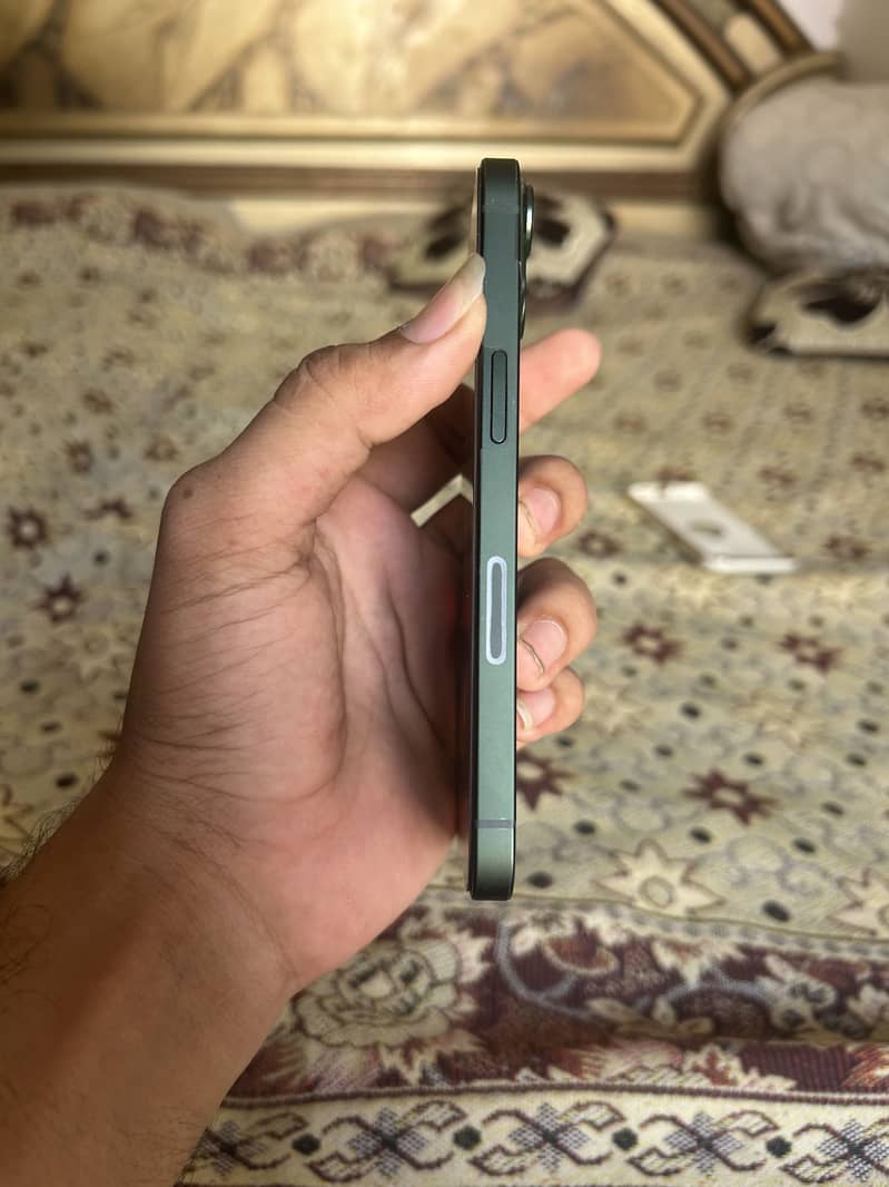 Apple iPhone 13 2
