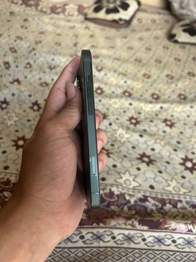Apple iPhone 13 3