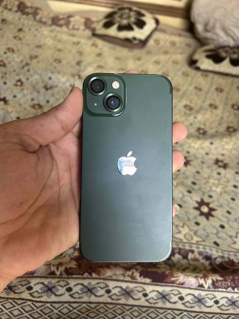 Apple iPhone 13 4