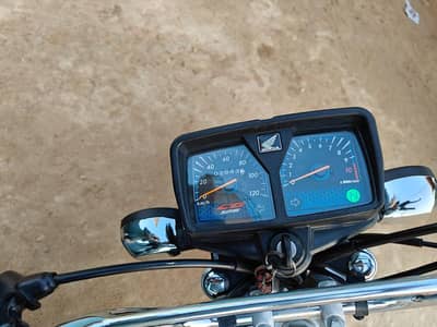 03067777373 Honda 125 black colour 2600 kilometer Chala hua