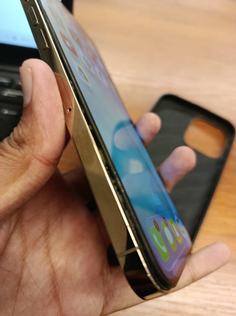 Apple iPhone 12 Pro Max 4