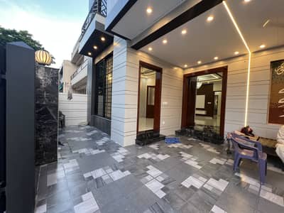 10 Marla Brand New Super Luxury House For Rent
