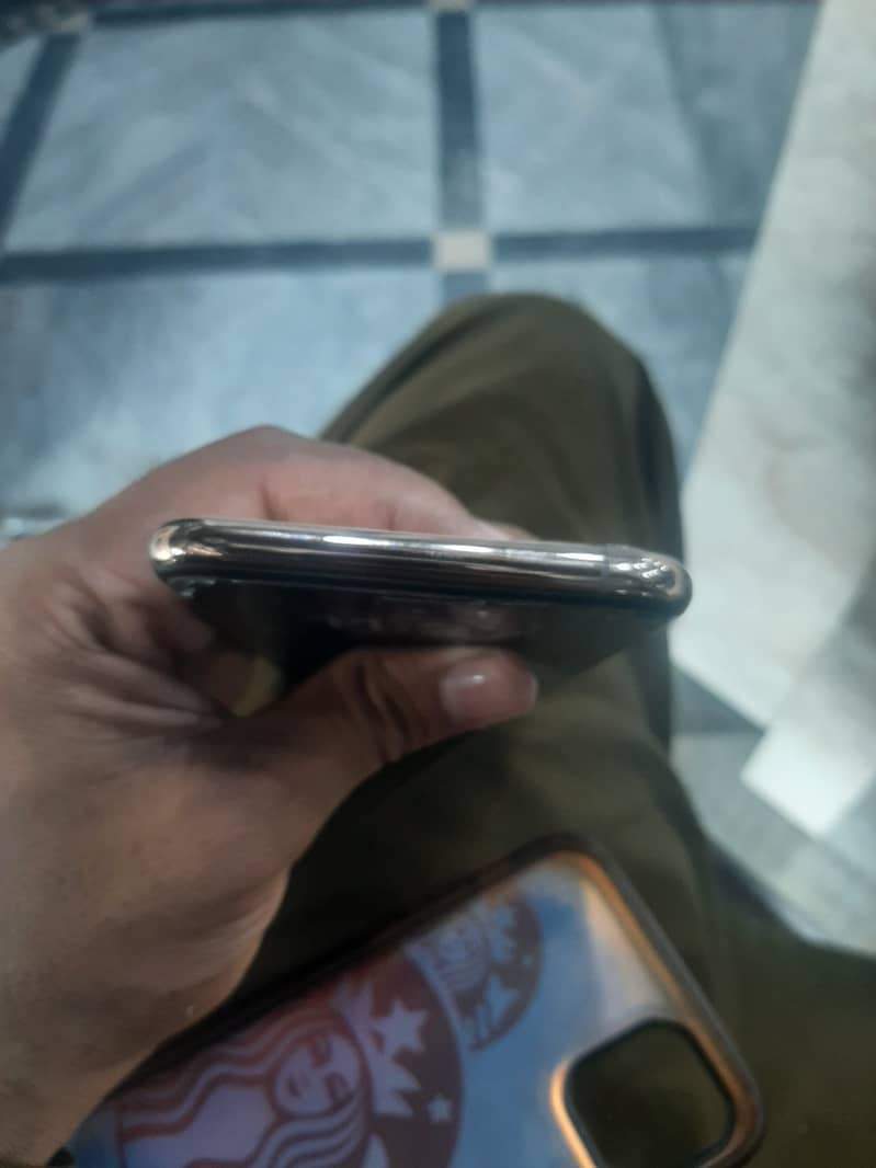 Apple iPhone 11 Pro Max 0