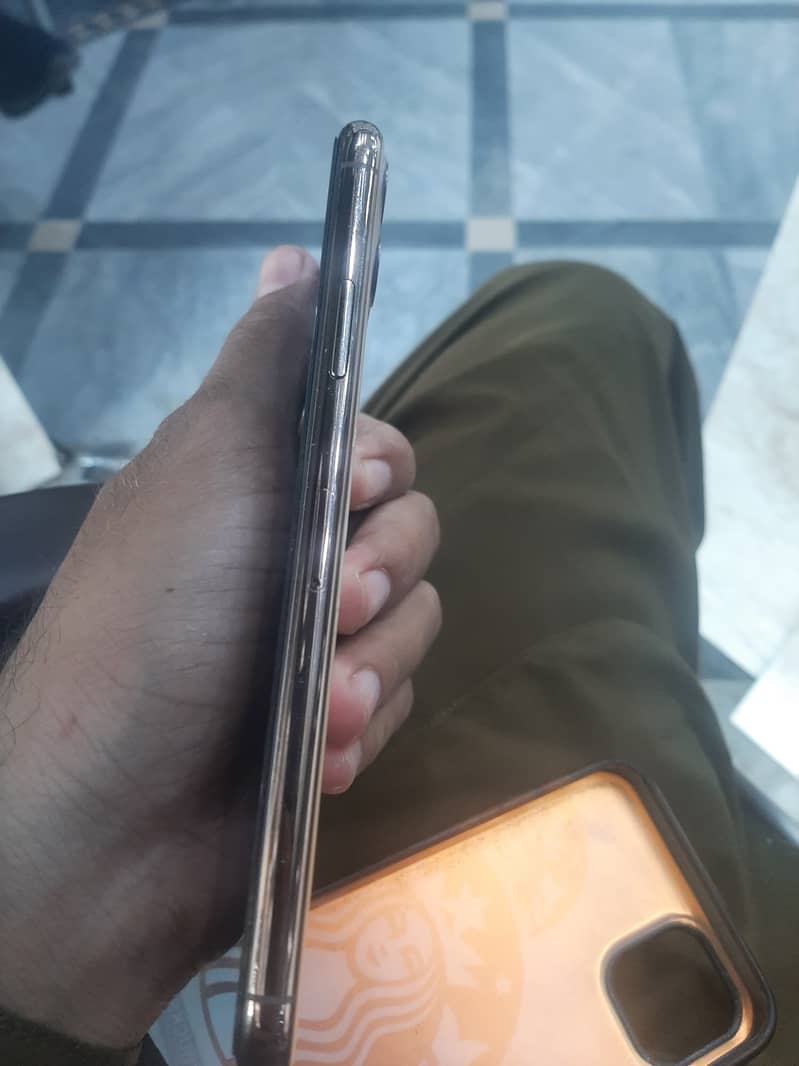Apple iPhone 11 Pro Max 1