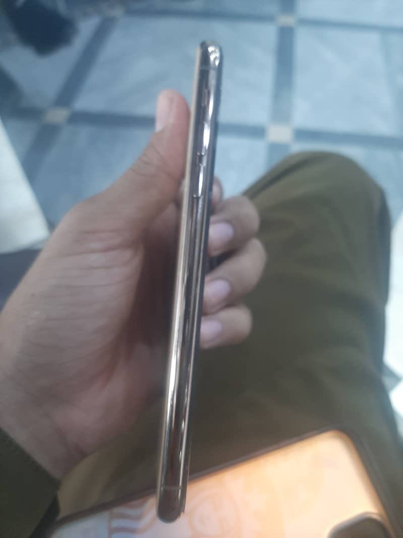 Apple iPhone 11 Pro Max 3