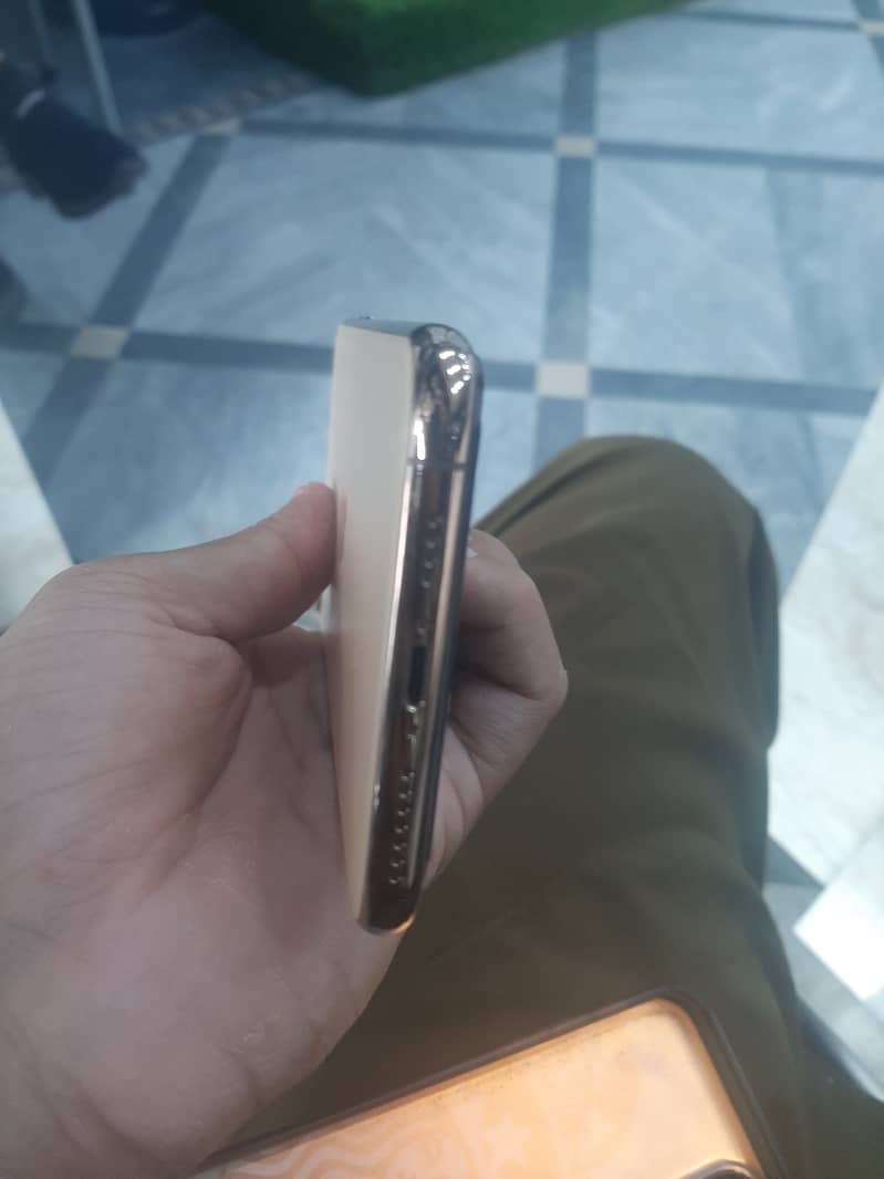 Apple iPhone 11 Pro Max 5