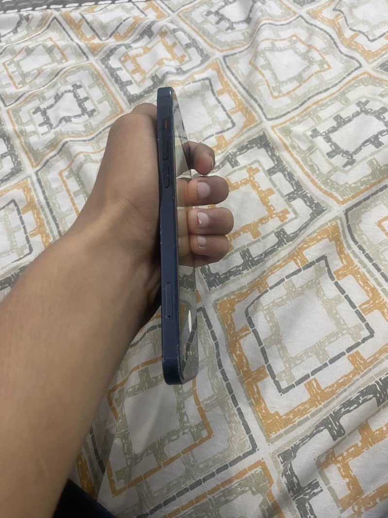 Apple iPhone 12 6