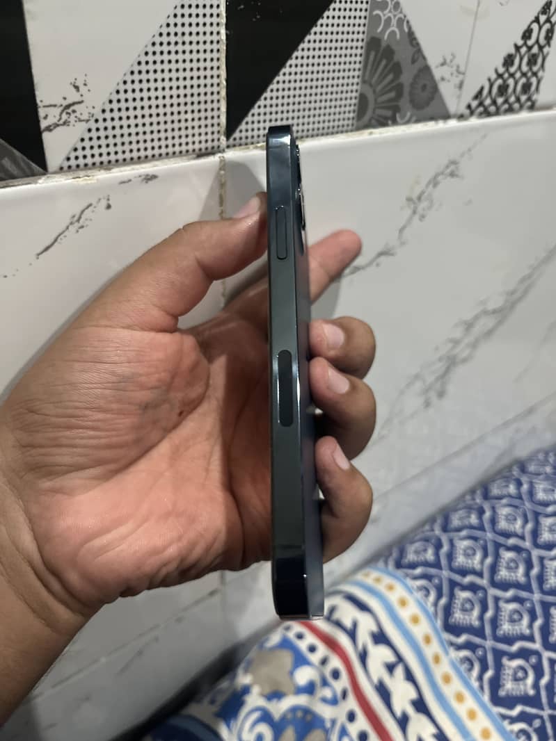 Apple iPhone 12 Pro 0
