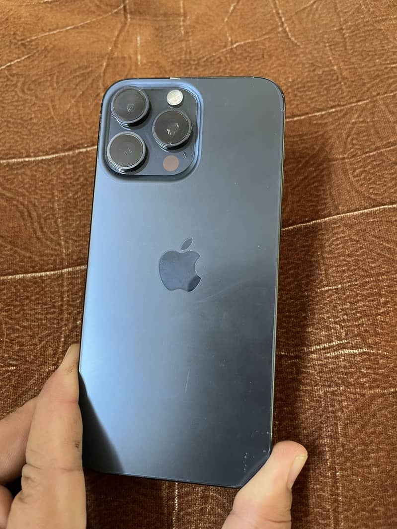 Apple iPhone 15 Pro Max 2