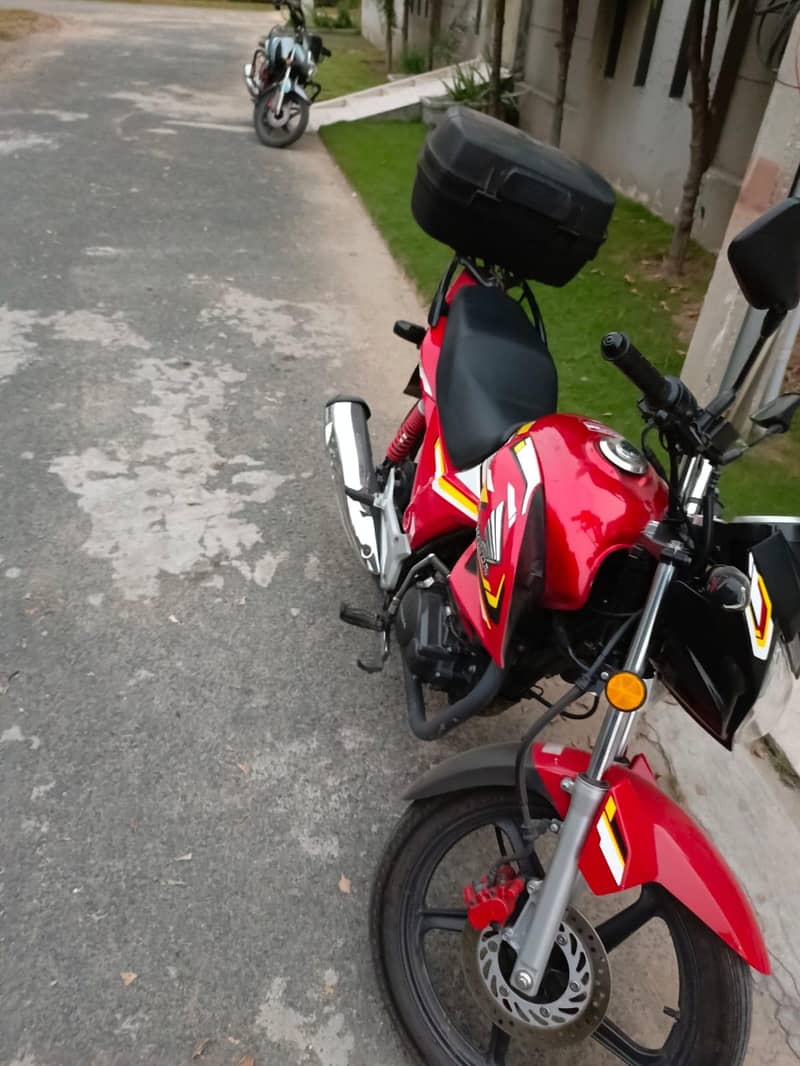 Honda CB150F 1