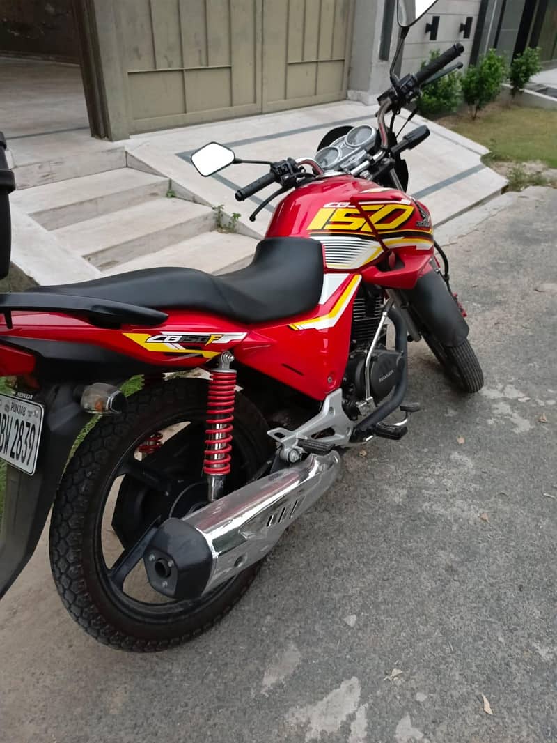 Honda CB150F 3
