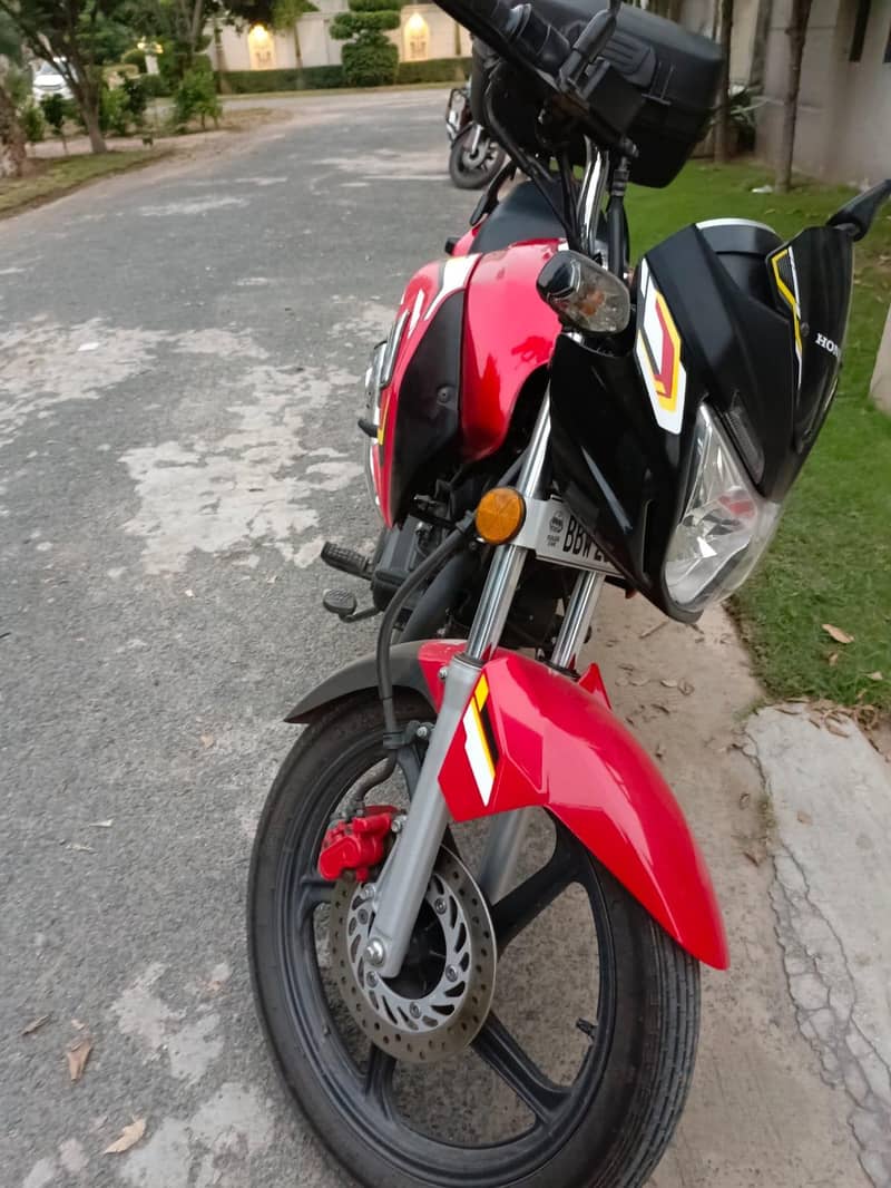 Honda CB150F 4