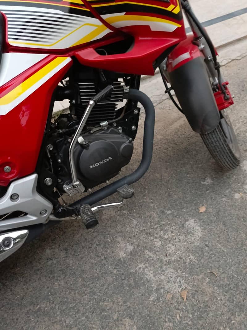 Honda CB150F 5