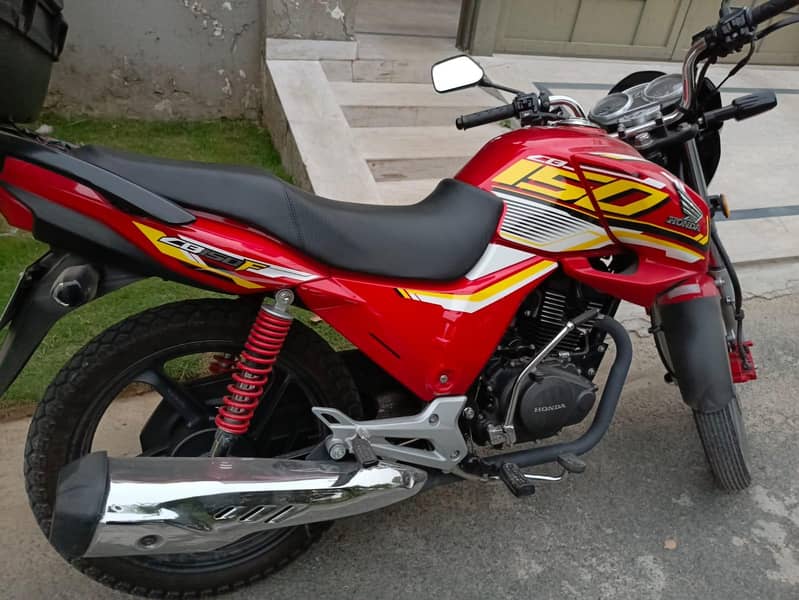Honda CB150F 7
