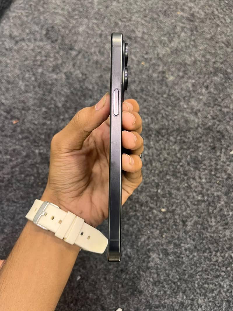 Apple iPhone 15 Pro Max 2