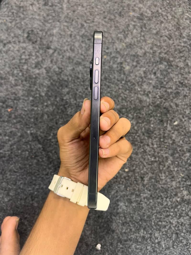 Apple iPhone 15 Pro Max 3