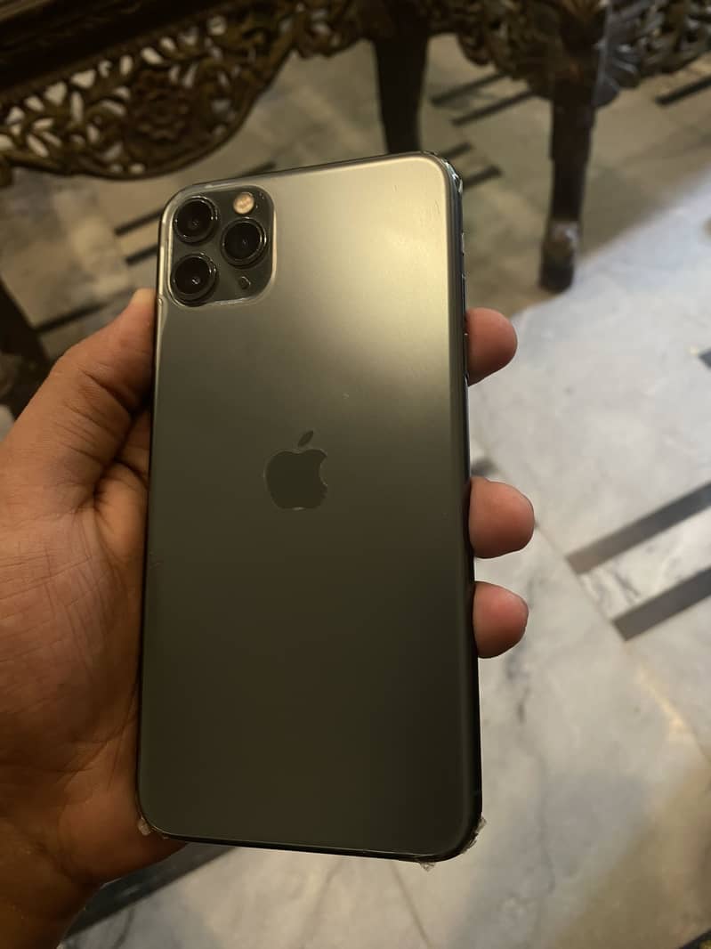 Apple iPhone 11 Pro Max 4
