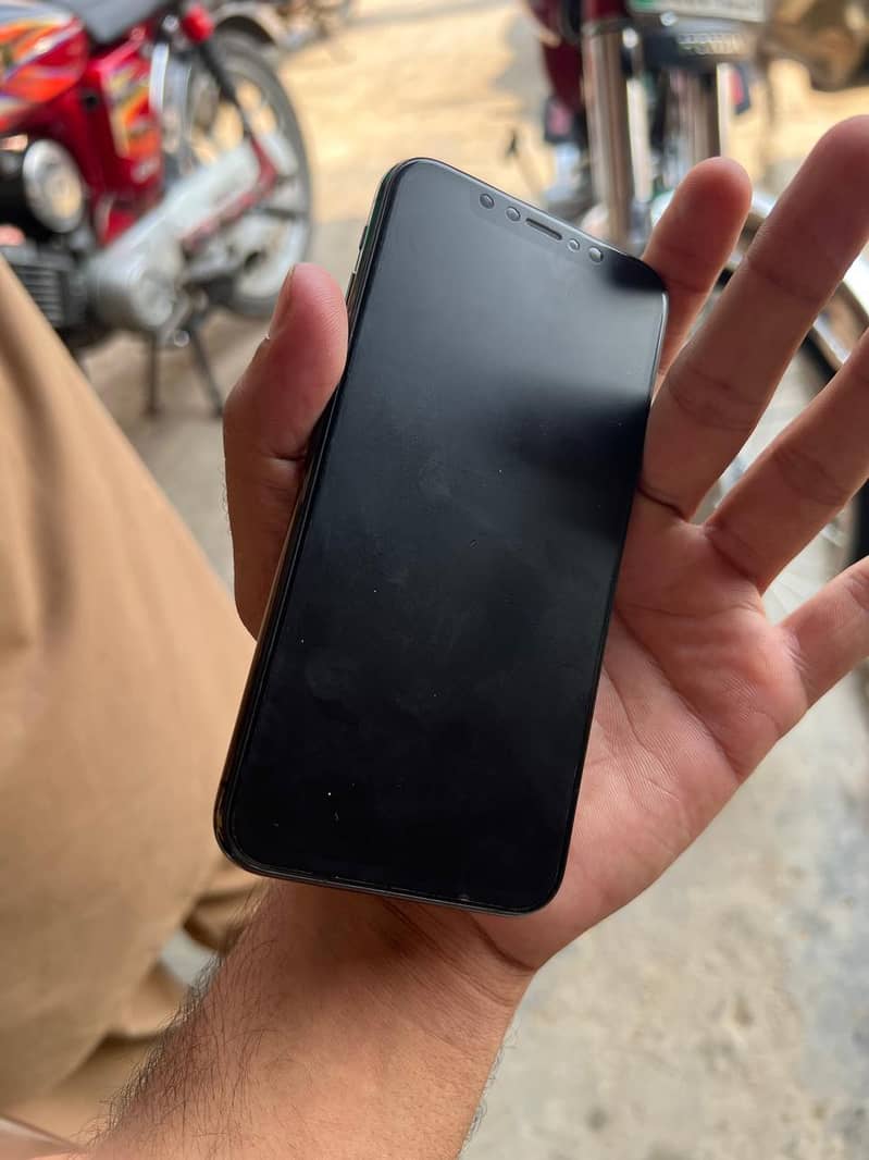 Apple iPhone X 5