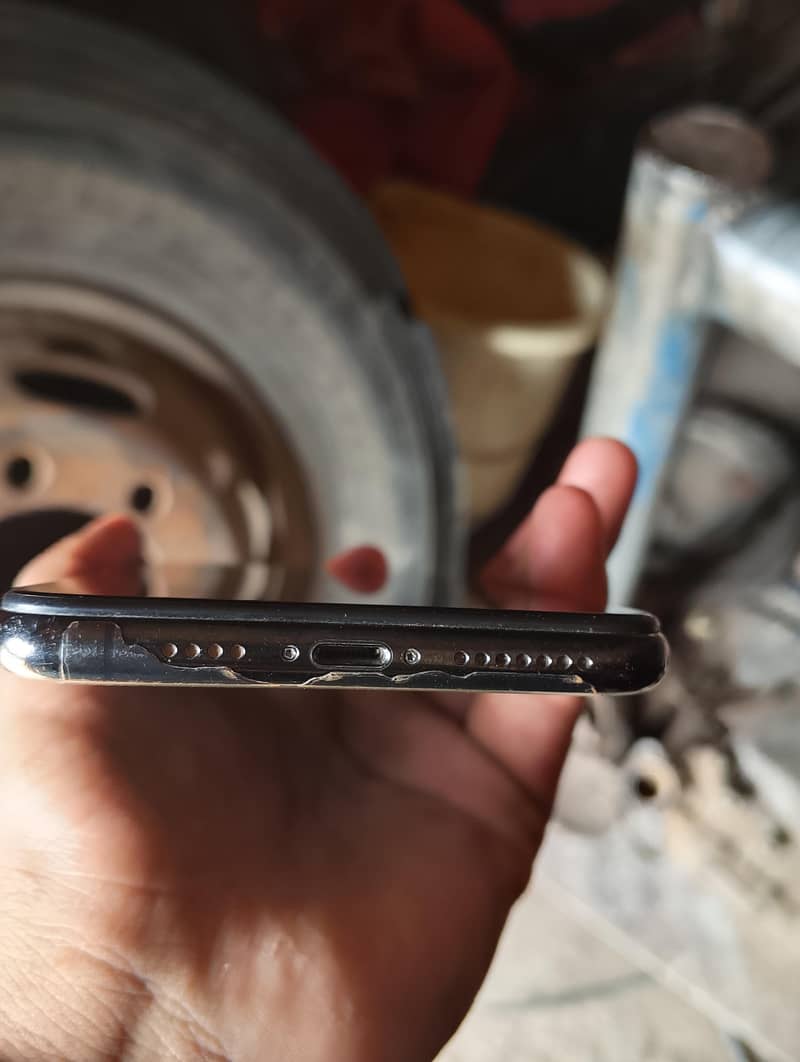 Apple iPhone 11 Pro Max 4
