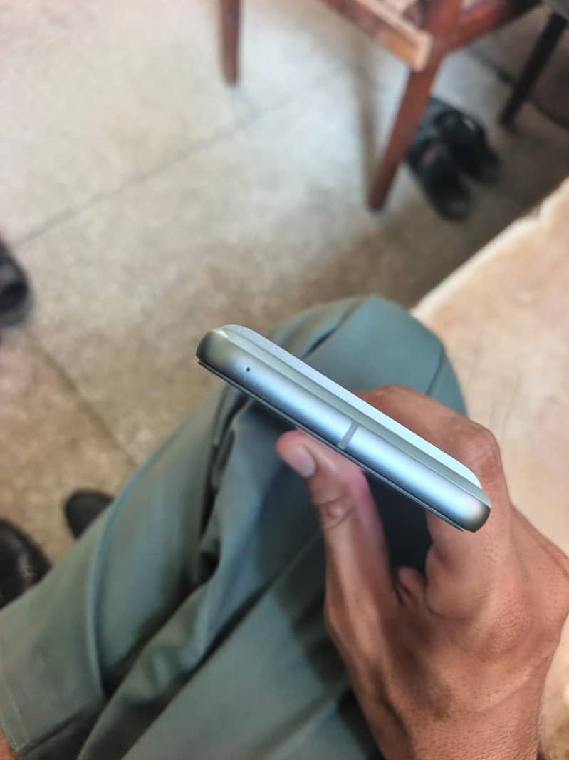 Google Pixel 8 4
