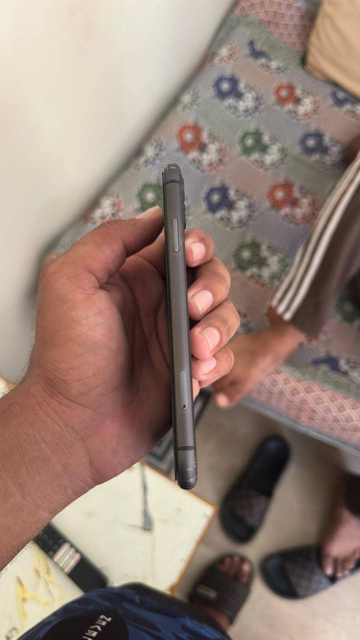Apple iPhone 11 0