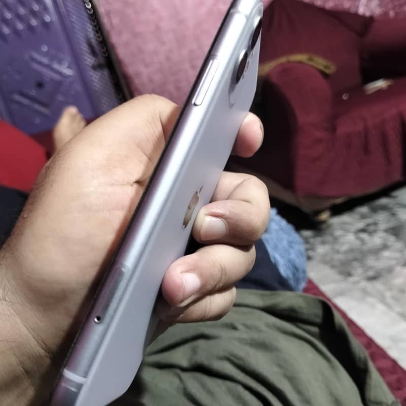 Apple iPhone 11 3