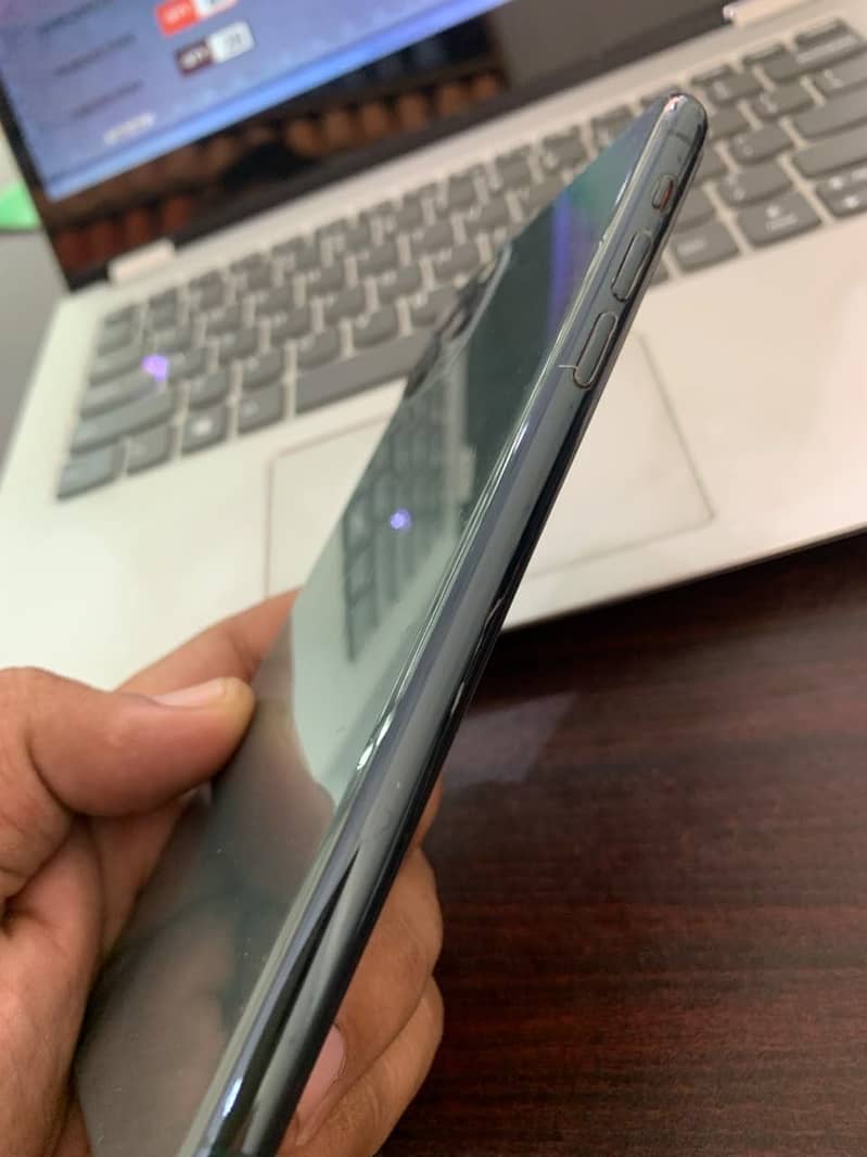Apple iPhone 11 Pro Max 0