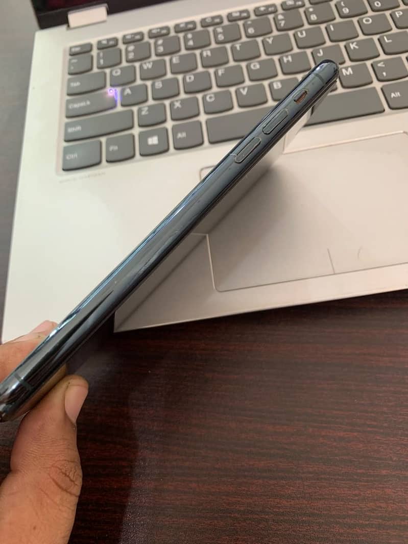 Apple iPhone 11 Pro Max 1