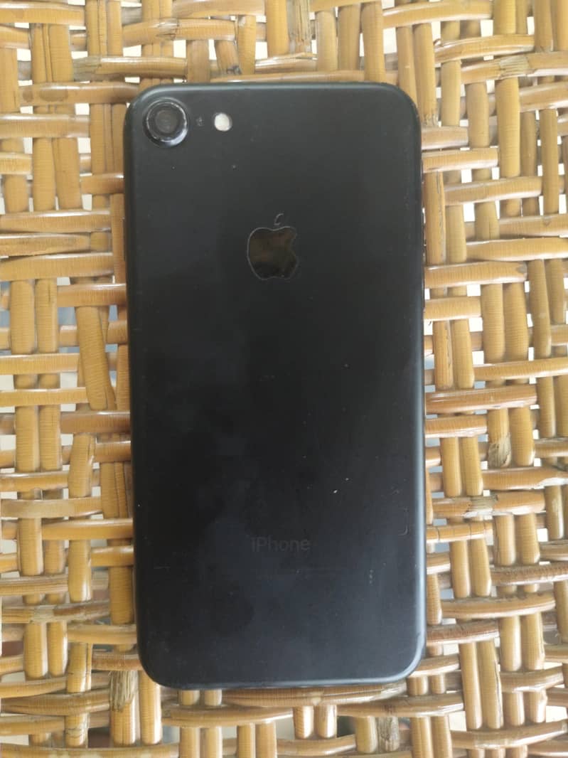 Apple iPhone 7 0